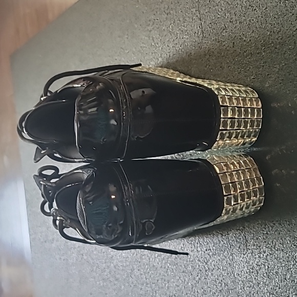 Shoes - Picture 3 of 5